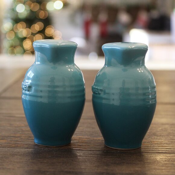 Le Creuset Retired Limited Color Ombre Blue Salt & Pepper Shakers Set Stoneware - Picture 2 of 6